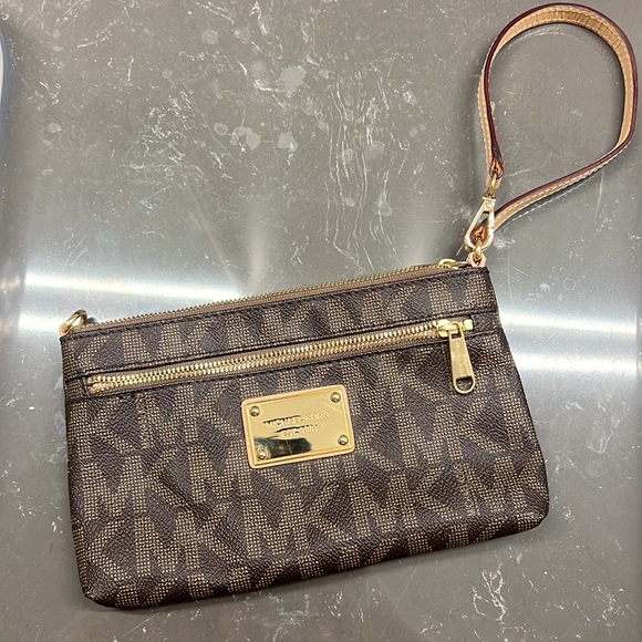 Michael Kors Purse / Wristlet - Picture 4 of 4